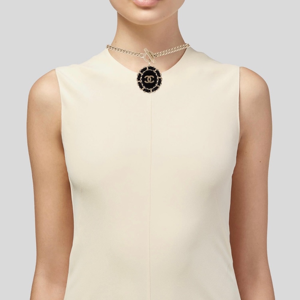 Chanel
Leather CC Toggle Pendant Necklace - Picture 3 of 5